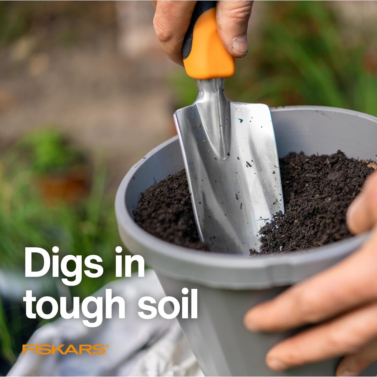 Fiskars Ergo Garden Trowel for Digging and Planting, Heavy Duty Gardening Hand Tool with Hanging Hole - Image 4