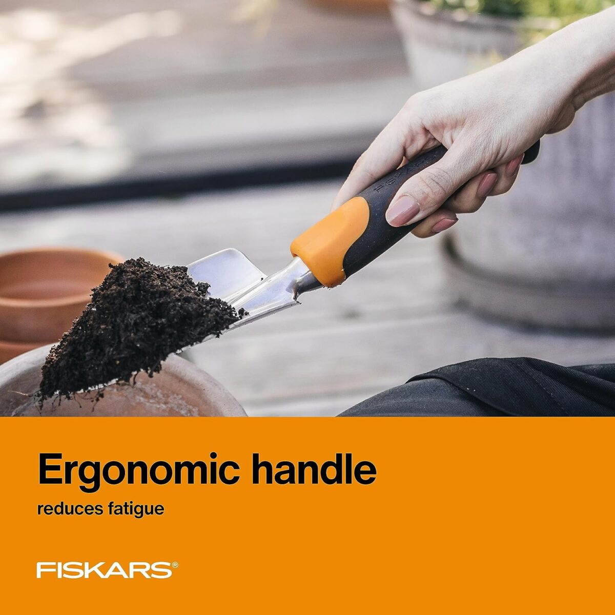 Fiskars Ergo Garden Trowel for Digging and Planting, Heavy Duty Gardening Hand Tool with Hanging Hole - Image 6