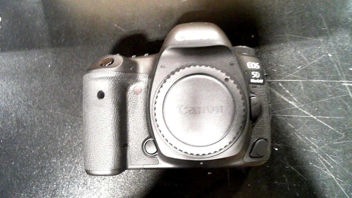 Canon EOS 5D Mark IV Full Frame Digital SLR Camera with EF 24-105mm f/4L is II USM Lens Kit Black - Image 3