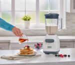 BLACK+DECKER 750W Ice Crushing Blender, 56oz PerfectPour Jar, 6-Tip Stainless Steel Blade, 8 Speeds + Pulse, White - Image 5