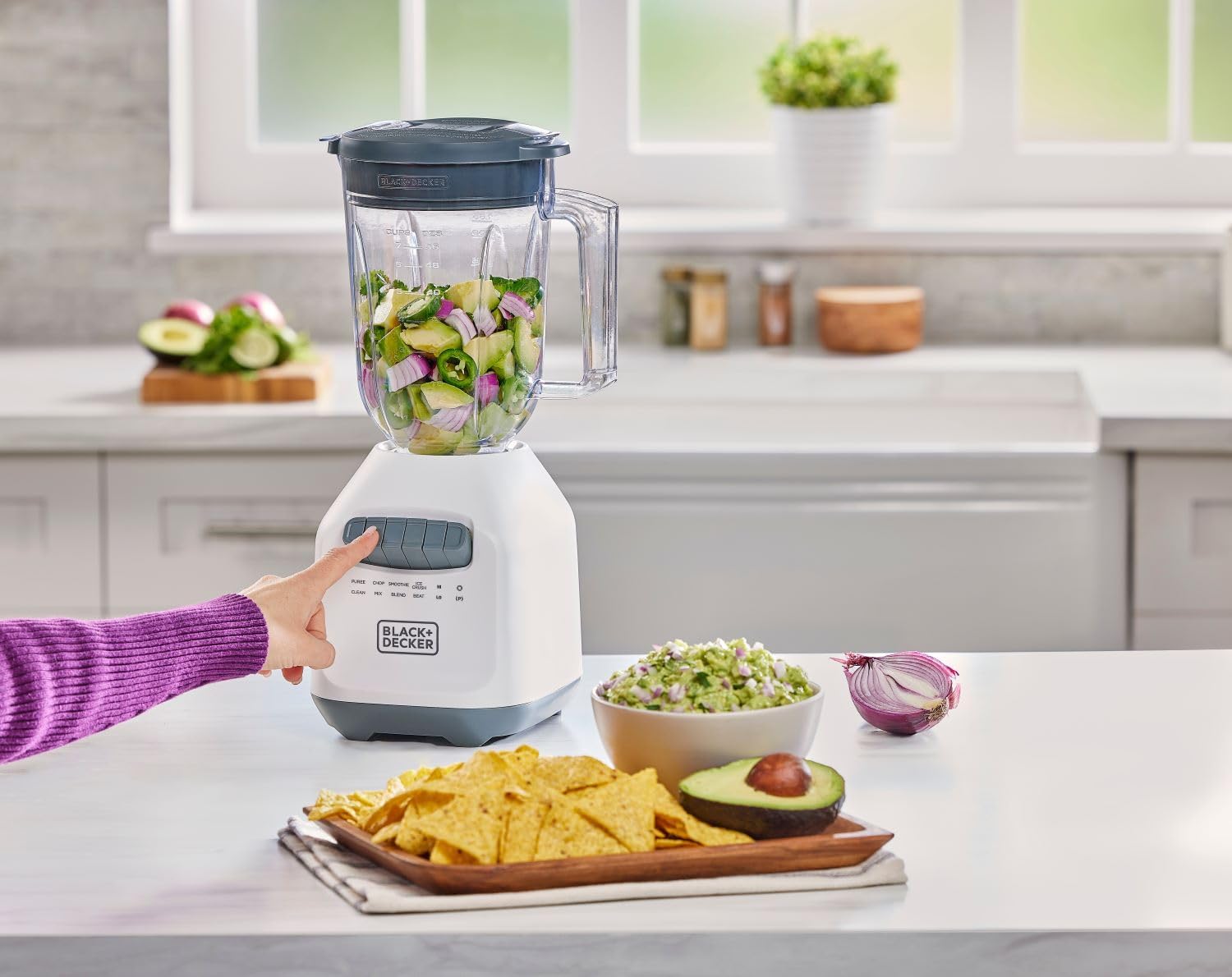 1761255507_BLACKDECKER-750W-Ice-Crushing-Blender-56oz-PerfectPour-Jar-6-Tip-Stainless-Steel-Blade-8-Speeds-Pulse-White.jpg BLACK+DECKER 750W Ice Crushing Blender, 56oz PerfectPour Jar, 6-Tip Stainless Steel Blade, 8 Speeds + Pulse, White - Image 7
