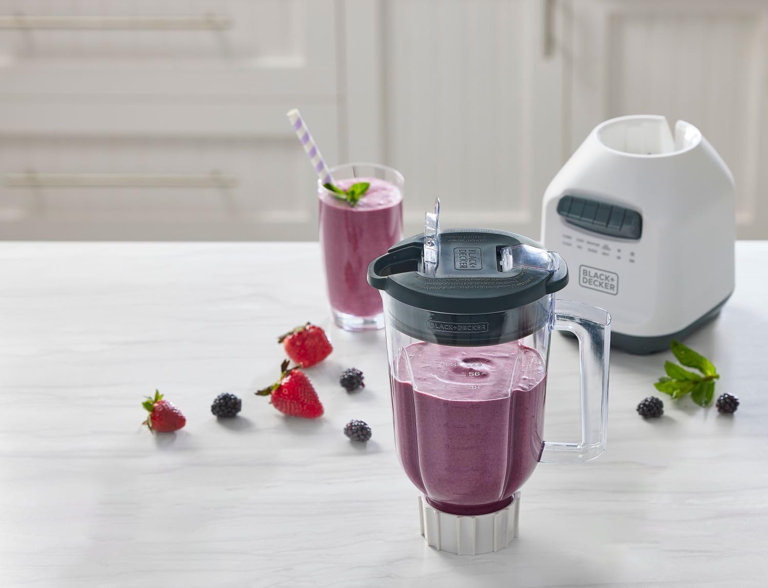 1761255509_BLACKDECKER-750W-Ice-Crushing-Blender-56oz-PerfectPour-Jar-6-Tip-Stainless-Steel-Blade-8-Speeds-Pulse-White.jpg BLACK+DECKER 750W Ice Crushing Blender, 56oz PerfectPour Jar, 6-Tip Stainless Steel Blade, 8 Speeds + Pulse, White - Image 8