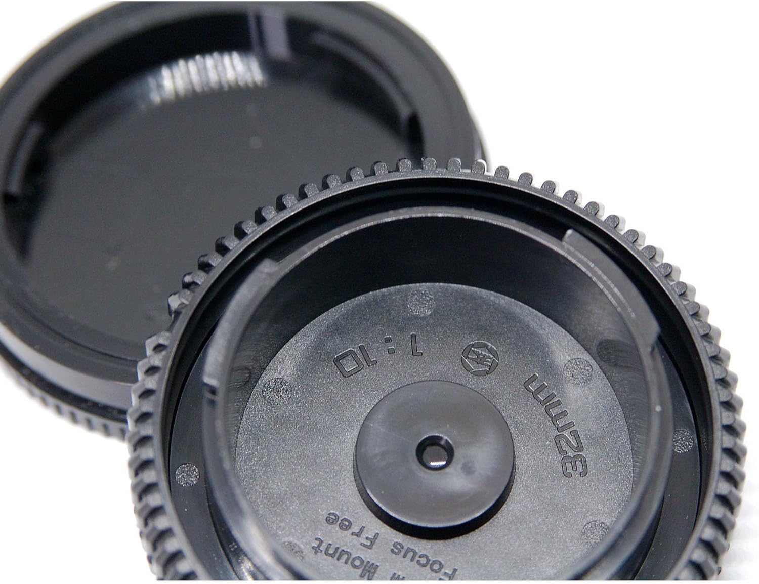 1761558225_32mm-F10-Full-Frame-Free-Focus-Pancake-Lens-for-E-Mount-Compatible-with-ZV-E10-A7IV-A6400-A7II-A7SIII-A7III-A7C-A6600-A6100-A7RIV-A6000-A7RIII-NEX.jpg 32mm F10 Full Frame Free Focus Pancake Lens for E Mount Compatible with ZV-E10, A7IV, A6400, A7II, A7SIII, A7III, A7C, A6600, A6100, A7RIV, A6000, A7RIII, NEX - Image 4